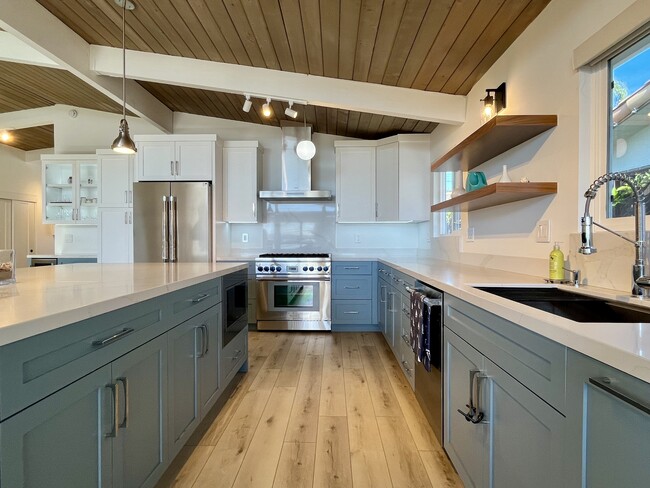 Building Photo - 2503 Aster St