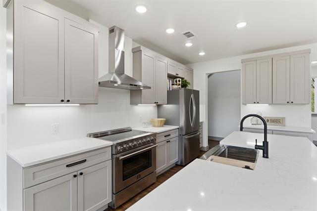 Building Photo - 819 Dubois St