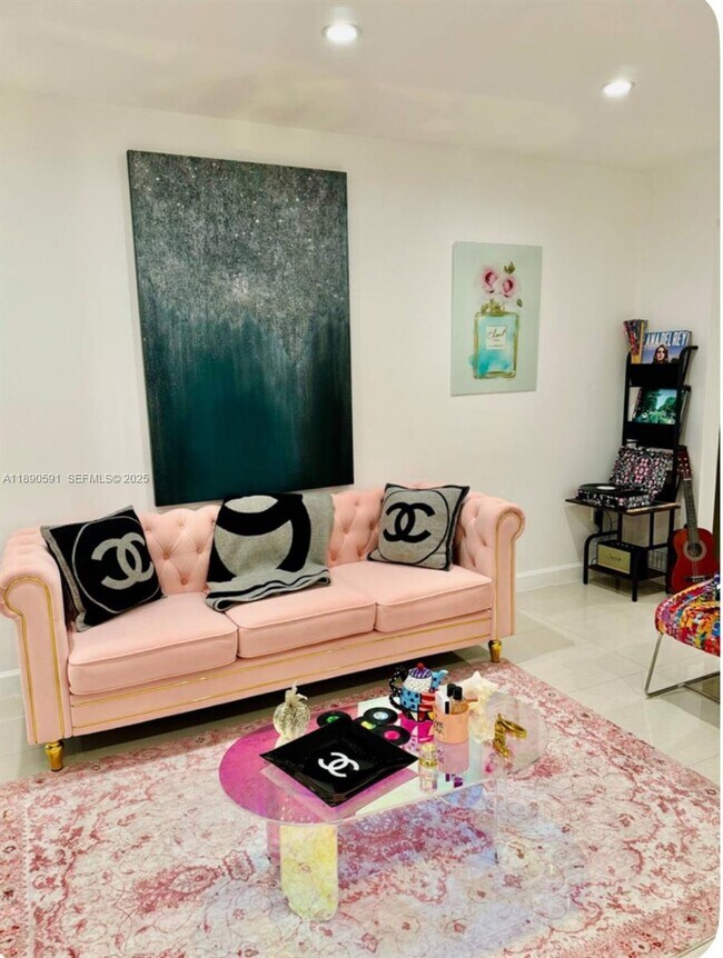 Building Photo - 9240 Byron Ave