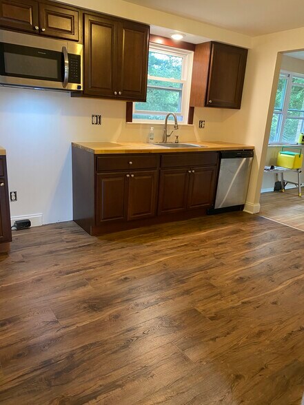 New kitchen appliances included - 933 Cedarwood Dr