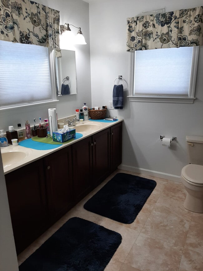 Building Photo - 145 Eden Way