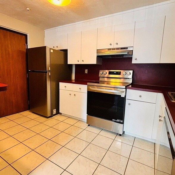 Building Photo - 364 Neponset St