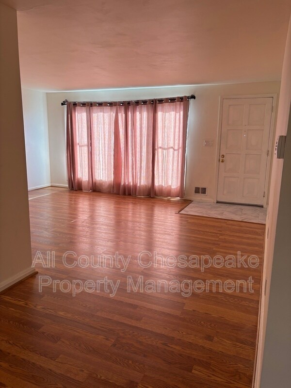 Building Photo - 6206 Scranton Rd