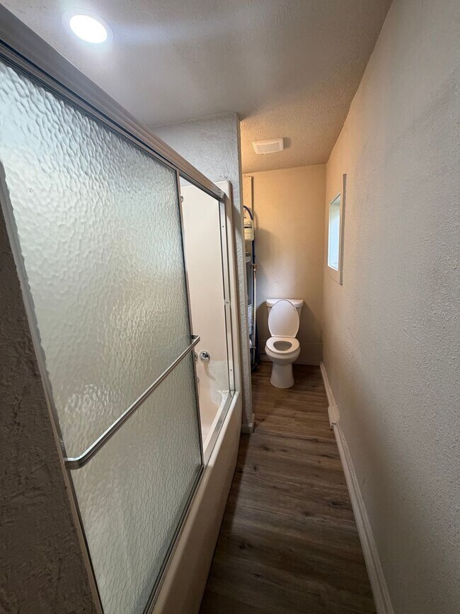Building Photo - 2 Bedroom 1 Bath Home for Rent