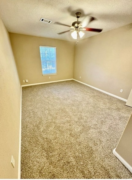Building Photo - 28922 Savannah Dr