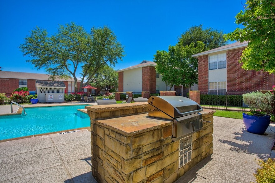 Building Photo - Crestbrook Apartments