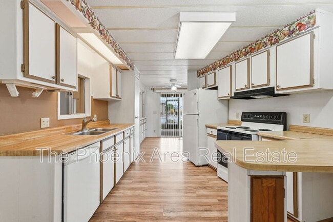 Building Photo - 2431 N Higley Rd