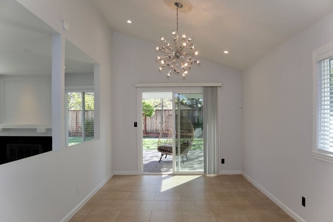 Building Photo - Wonderful 4 Bedroom Home in Fremont – Beautiful Backyard!