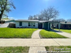 Primary Photo - 338 Addax Dr