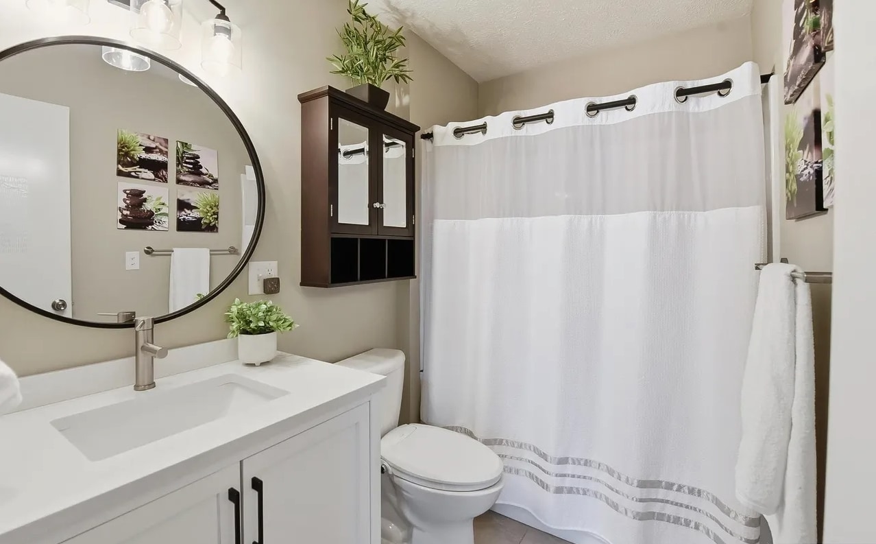 Bathroom - 7733 Webster St