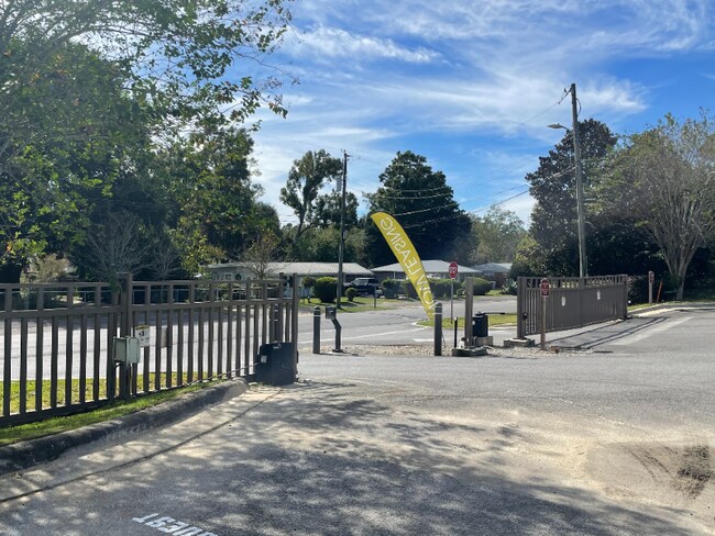 Building Photo - 4640 Crossing Ct