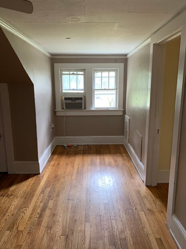 Building Photo - 152 Walnut St