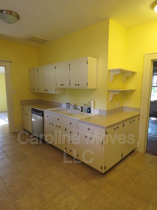 Building Photo - 26 E Main St