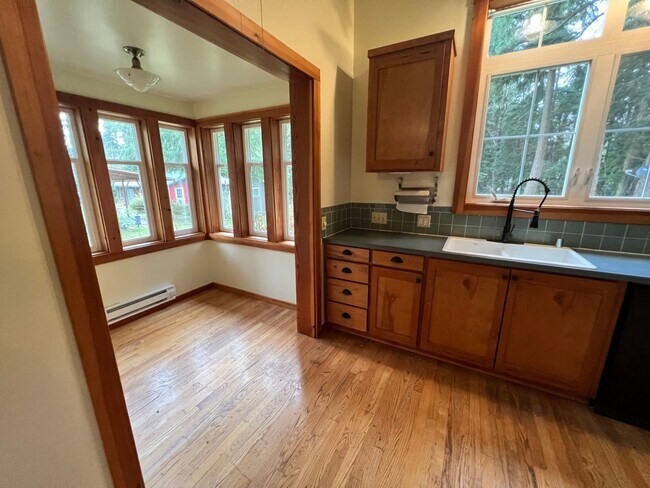 Building Photo - Herrera / Farrow (741 Ellwood Drive)