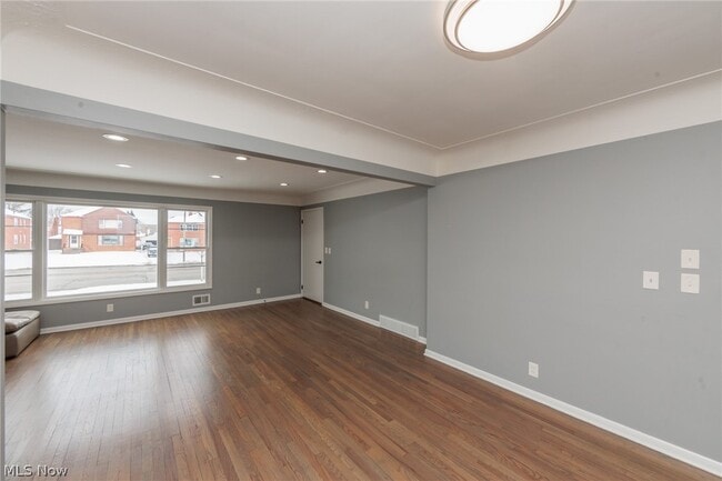 Building Photo - 2539 Warrensville Center Rd