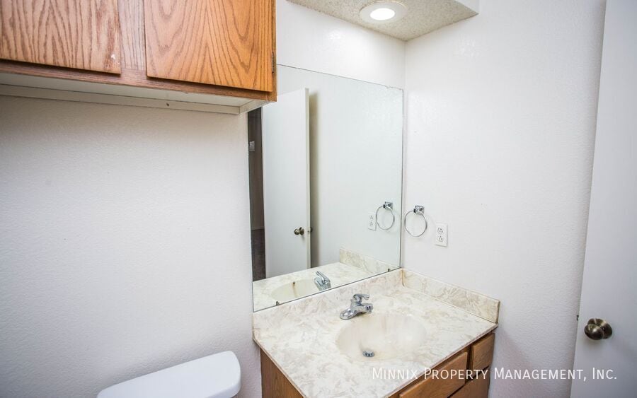 Building Photo - 8208 Vernon Ave