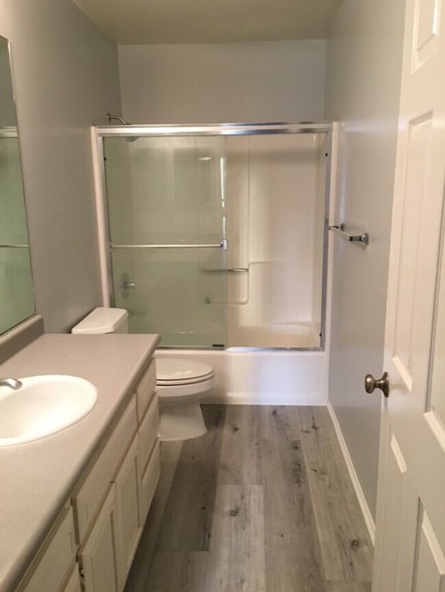 Building Photo - Beach close 4 bedroom, three bath townhous...