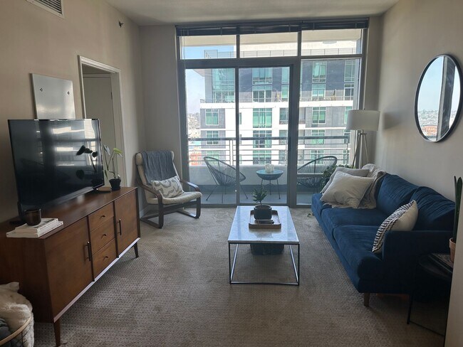 Building Photo - 1 Bedroom on the 16th Floor at Acqua Vista...