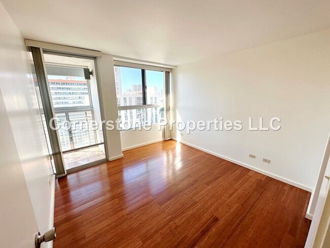 Building Photo - 1621 Dole St