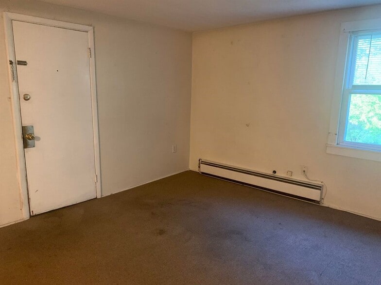 Building Photo - 354A Main, 8