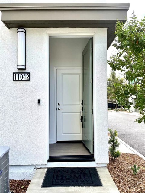 Building Photo - 11042 Momentum Dr