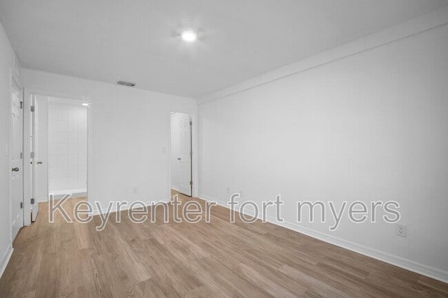 Building Photo - 341 Reeves St