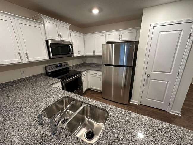 Building Photo - 3 Bedroom / 2.5 Bath Townhome Kingsport, TN