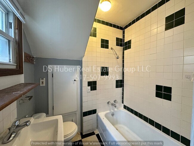 Building Photo - 1023 Persons Ct