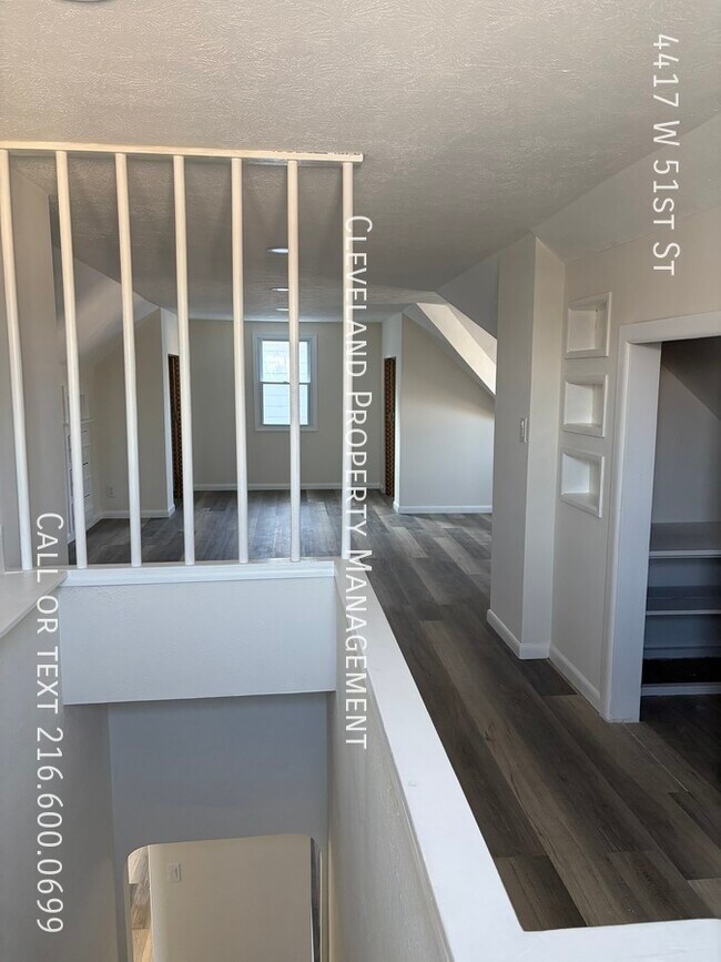 Building Photo - 4417 W 51st St