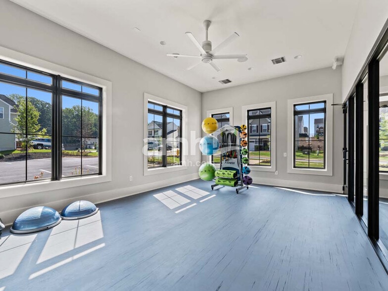 Building Photo - 4994 Twin River Dr