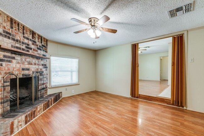 Building Photo - 322 Byrnes Dr