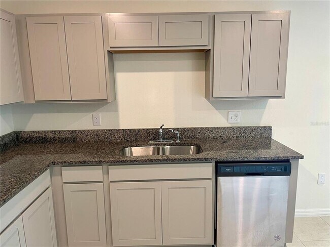 Building Photo - 348 Towns Cir