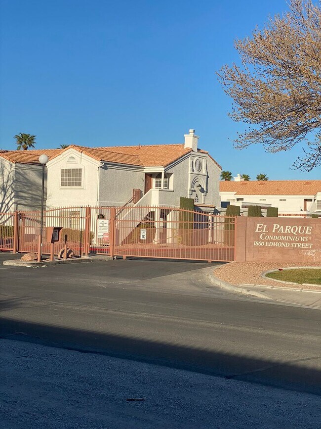 Building Photo - Americana Property Mgmt - Condo 2b - 2b in...