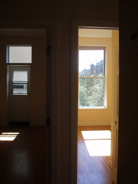 Building Photo - 2099 5th Ave