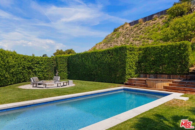 Building Photo - 2611 Range Rd