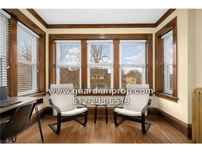 Building Photo - Top Floor Condo in 4Plex, Updated Kitchen & Bath, Full Dining Room, Sunroom, Parking