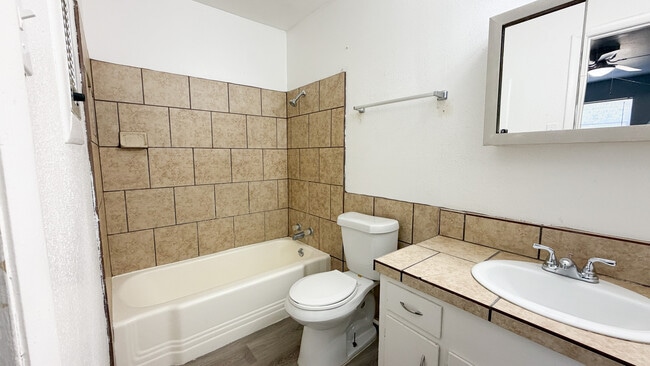 Building Photo - Kentwood Apartments