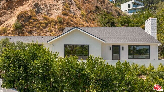 Building Photo - 8353 Sunset View Dr