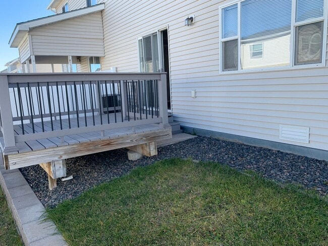 Building Photo - 3 BEDROOM,  2.5 BATHROOM TOWNHOUSE WITH 2 ...