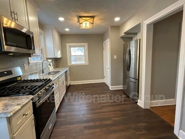 Building Photo - 132 N 82nd St