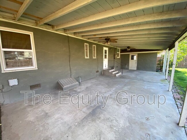 Building Photo - 801 S Sowell St