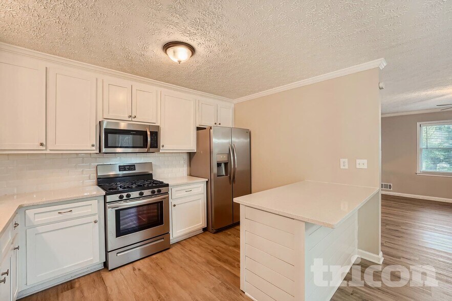 Building Photo - 2590 Mountain Brook Rd