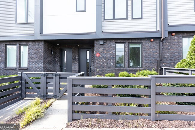 Building Photo - 1836 Memorial Dr SE