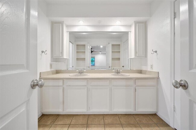 Building Photo - 9 Wind River Ct