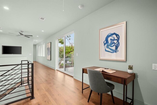 Building Photo - Stunning South Austin Oasis