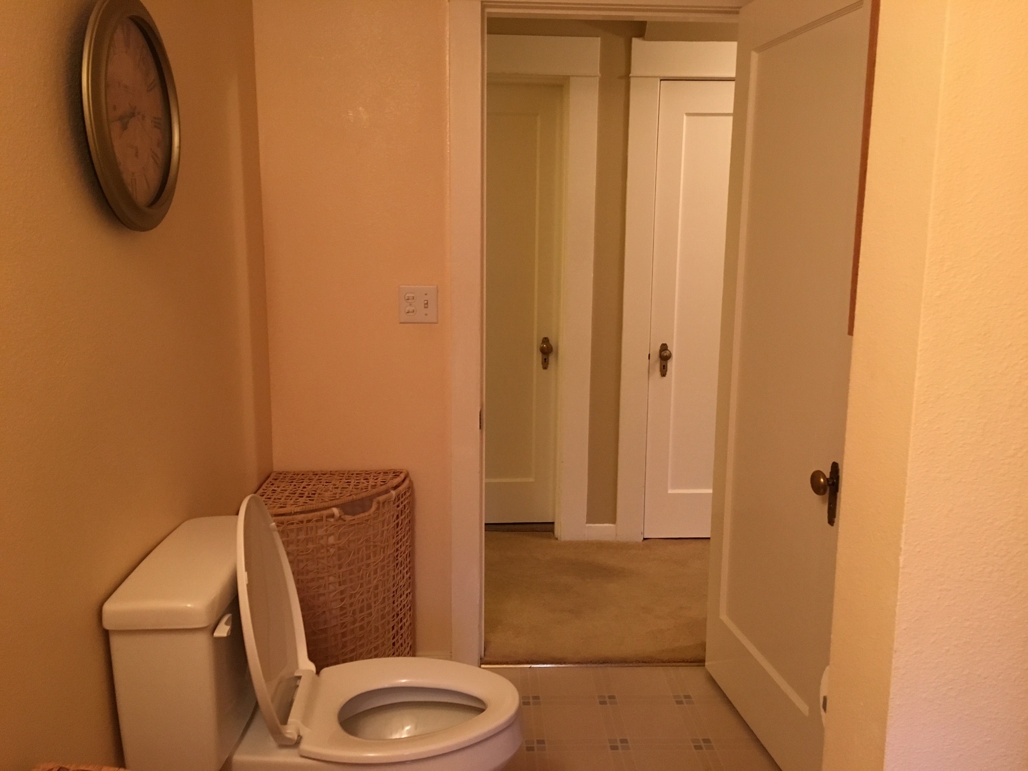 Bath to Hallway - 4940 Cedar St