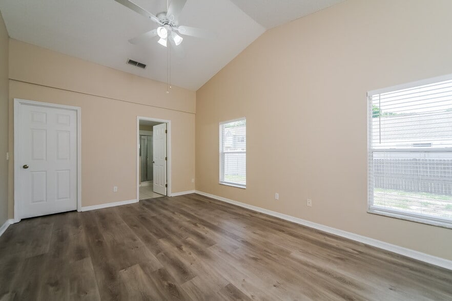 Building Photo - 17100 Woodcrest Way