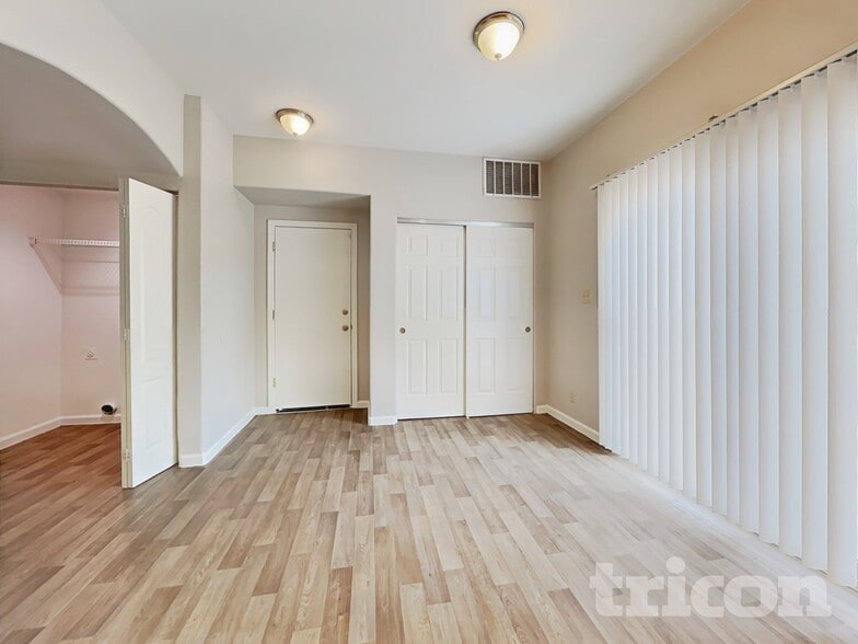 Building Photo - 9665 Meadowstar Dr