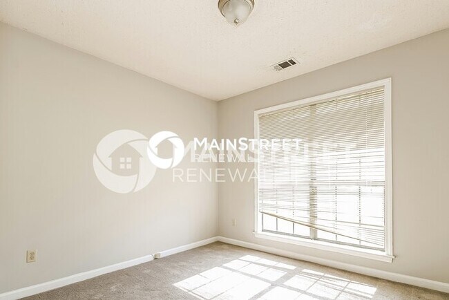 Building Photo - 3 Bedroom Pet-Friendly Home in Memphis, TN with Main Street Renewal
