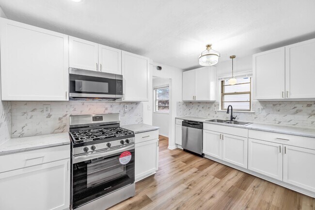 Building Photo - 27151 Farringdon Ave